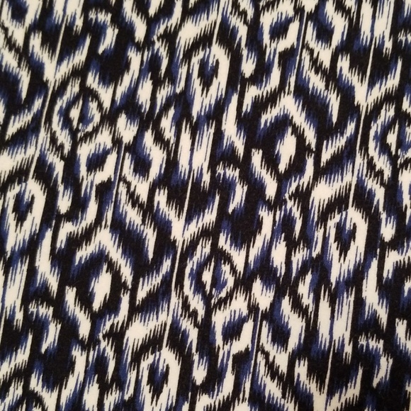 Rafaella Curvy Black, Blue and White Capris in 6 - Picture 6 of 7